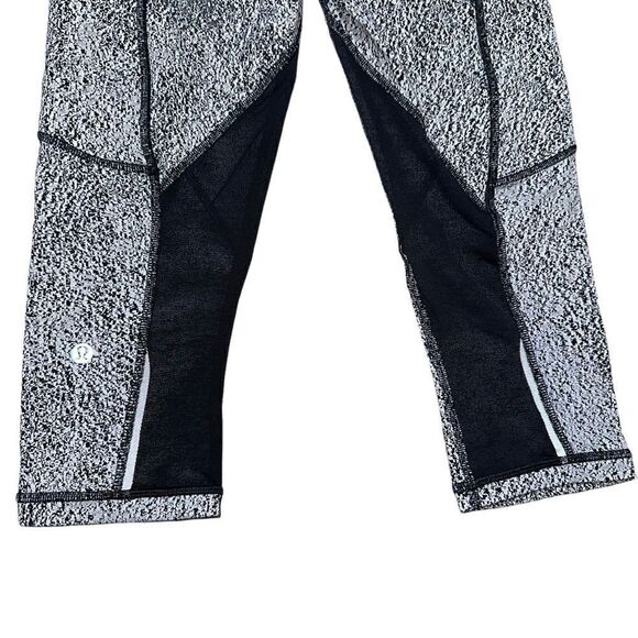 Lululemon high waisted reflective Crop pocket Leggings Splatter Black white 4 - Picture 5 of 10